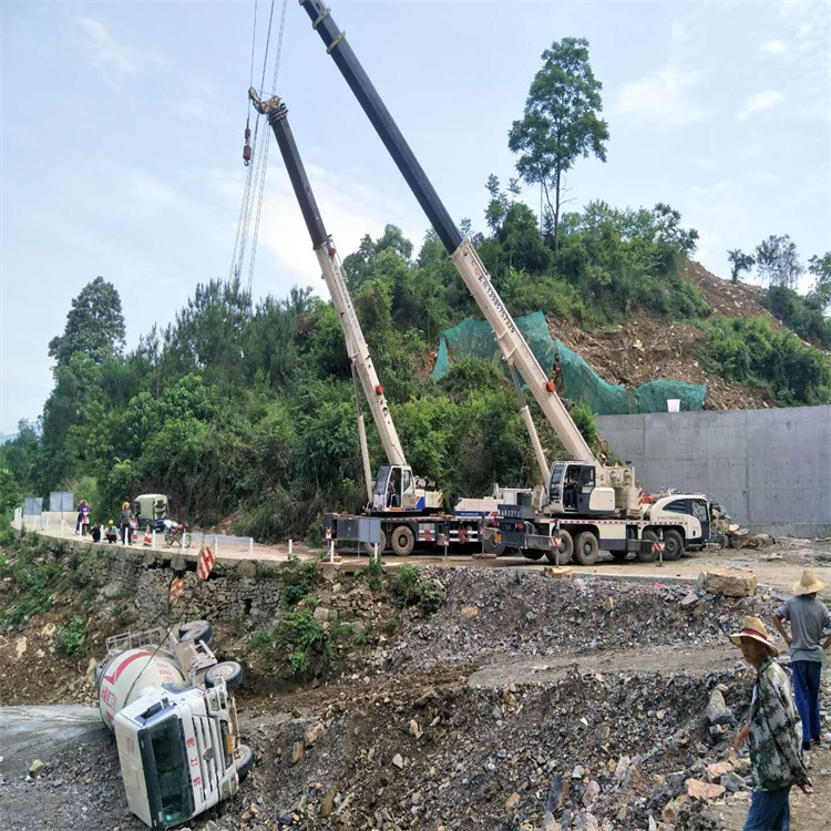 多文镇汽车掉沟里叫吊车救援要多少钱